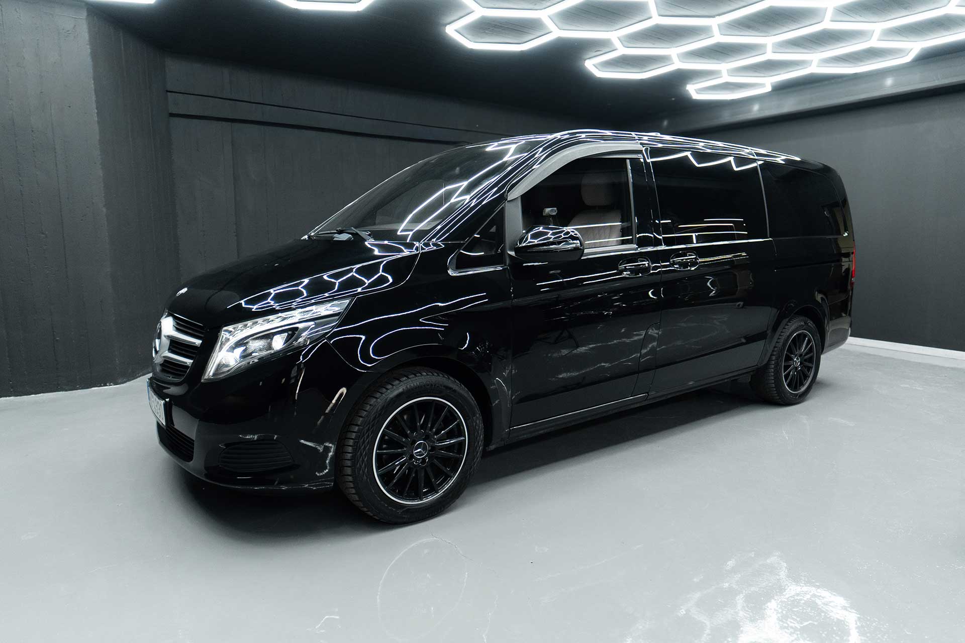 Mercedes V-Class group transfers in Mykonos